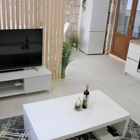Center Chic Apartment Baska Voda